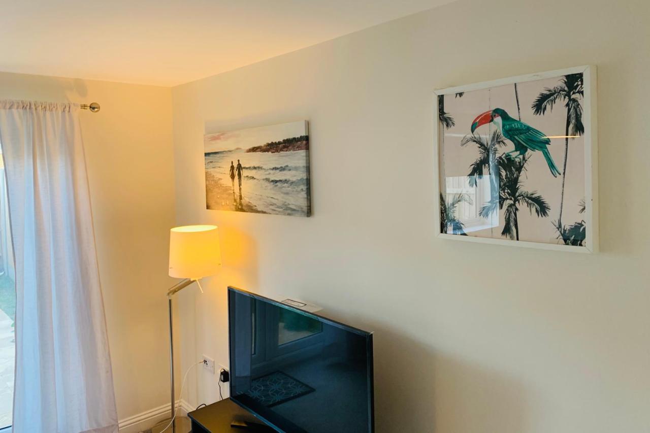 Alpha, Private Double Room, City Centre, Free Parking, Sittingbourne, Kent 외부 사진