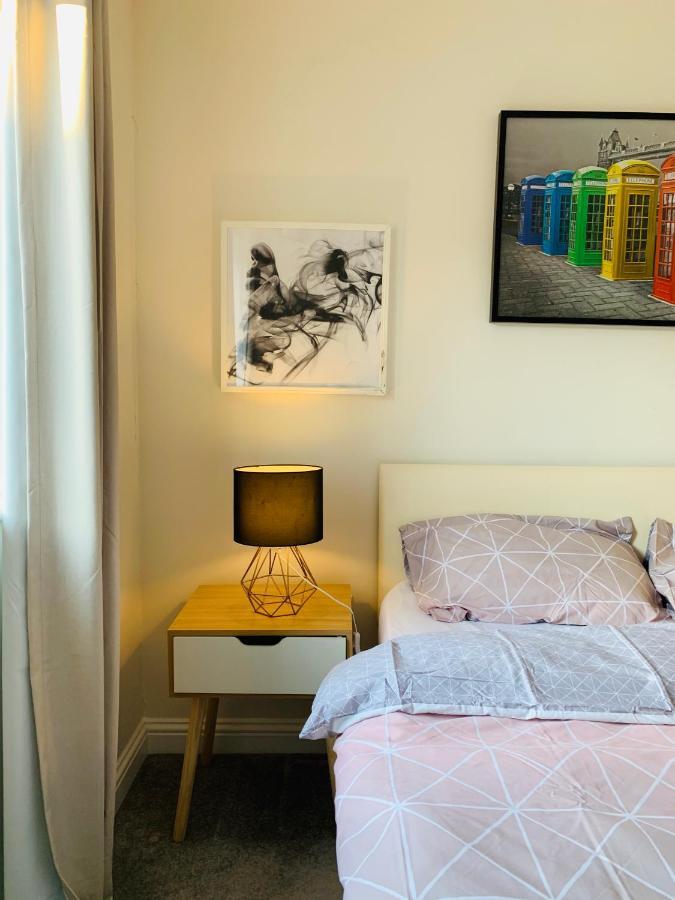 Alpha, Private Double Room, City Centre, Free Parking, Sittingbourne, Kent 외부 사진